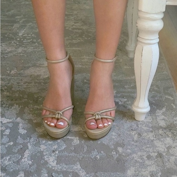 2292- Pelle Moda High Heels platforms Size 8.5 NWT - Picture 3 of 7